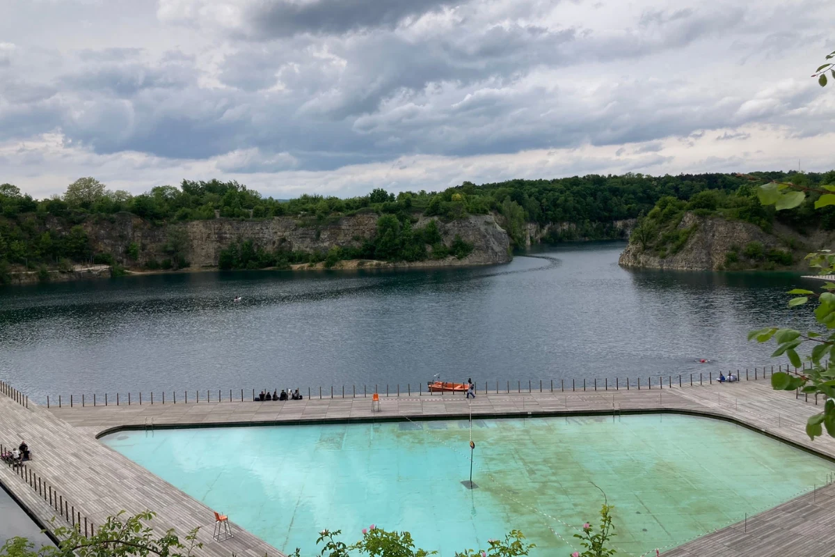 Wiele osób chętnie odwiedza Park Zakrzówek