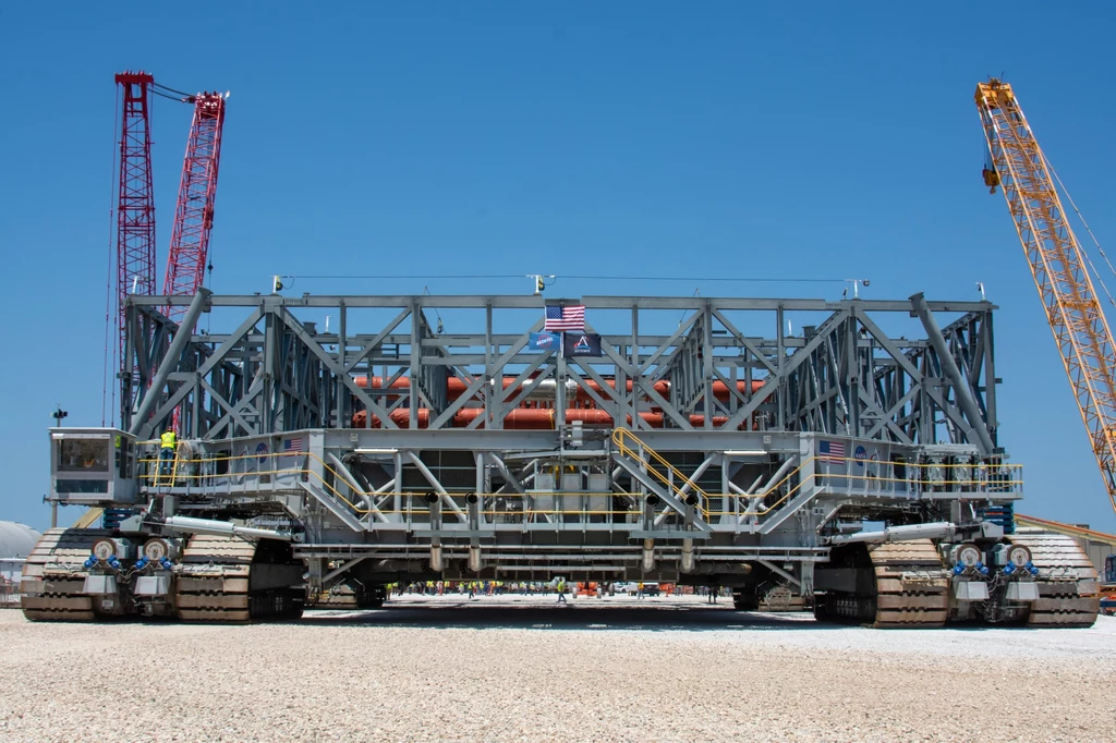 Mobile Launcher 2 nabiera kształtów. NASA buduje ogromny pojazd.