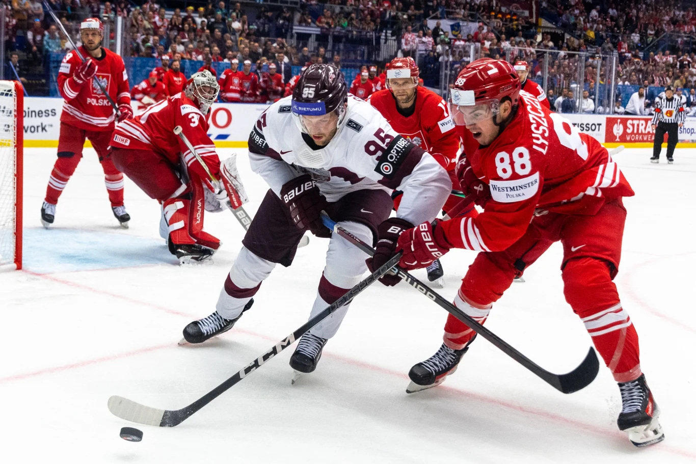 Alan Łyszczarczyk (nr 88) w meczu z Łotwą