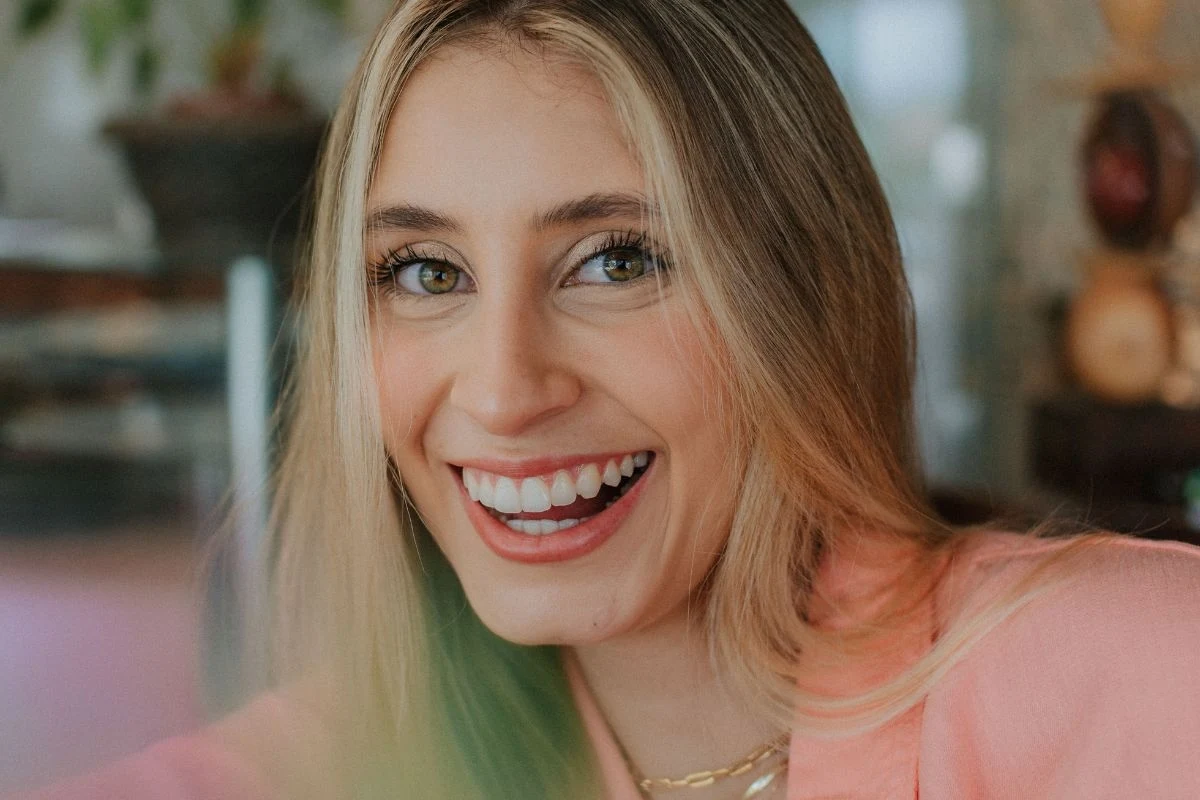 Technika face framing pasuje niemal każdemu — blondynkom, brunetkom, szatynkom i rudowłosym Technika face framing pasuje niemal każdemu — blondynkom, brunetkom, szatynkom i rudowłosym