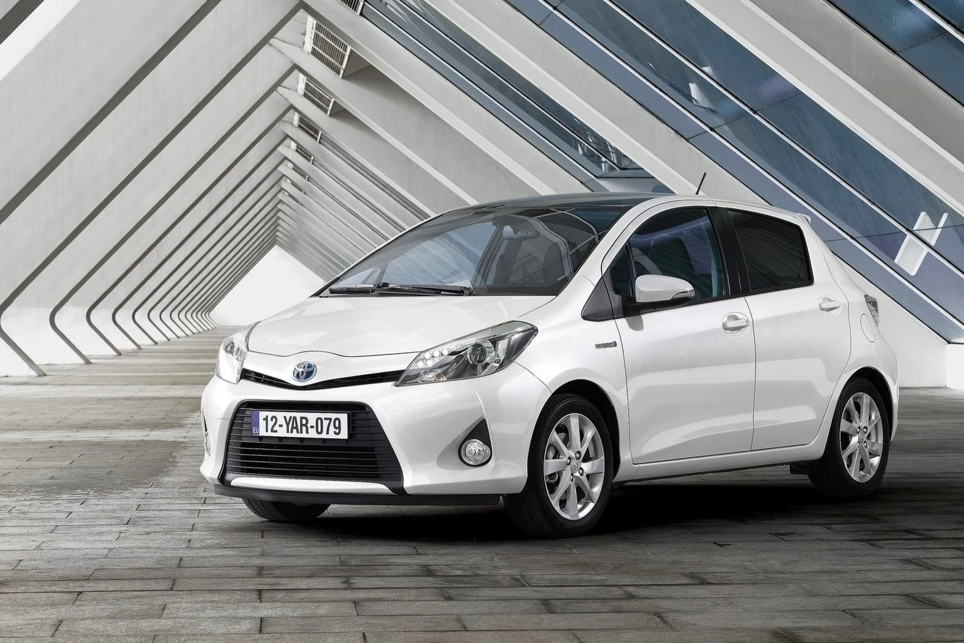 Toyota Yaris trzeciej generacji po raz pierwszy wyposażona została w układ hybrydowy.