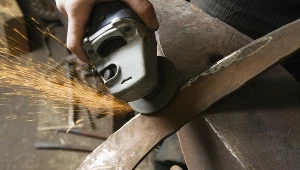 98-letni Wacław Milewski od blisko 80 lat prowadzi własny warsztat mechaniczny. Jest najstarszym pracującym Polakiem