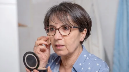 Makijaż a zmarszczki – czy make-up naprawdę postarza skórę? Poznaj fakty!
