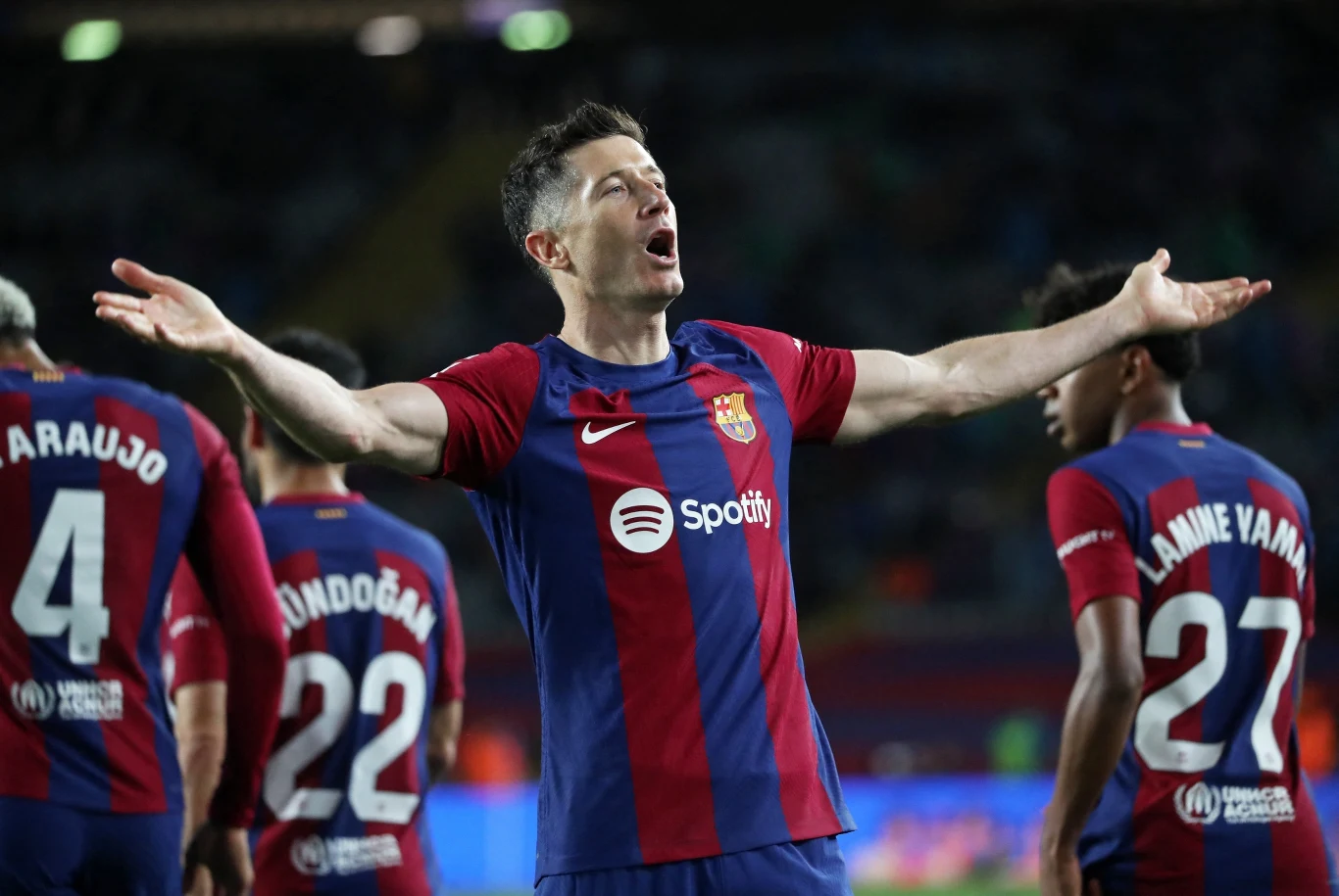 Robert Lewandowski (na środku) Robert Lewandowski (na środku)