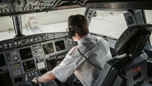 Mieszkanka Płońska uwierzyła, że rozmawia z pilotem z Wielkiej Brytanii. Straciła 30 tys. zł