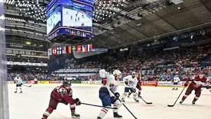 Stephane Da Costa (przy krążku) podkreśla, że Francuzi muszą pokonać Polskę
