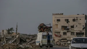 Palestyńscy cywile uciekają z Rafah