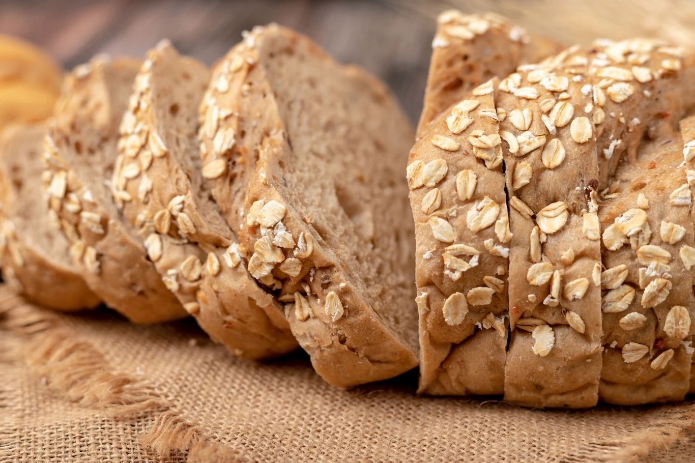 Ten mięciutki chleb proteinowy zrobisz z 2 składników. Nie potrzebujesz mąki ani drożdży Ten mięciutki chleb proteinowy zrobisz z 2 składników. Nie potrzebujesz mąki ani drożdży