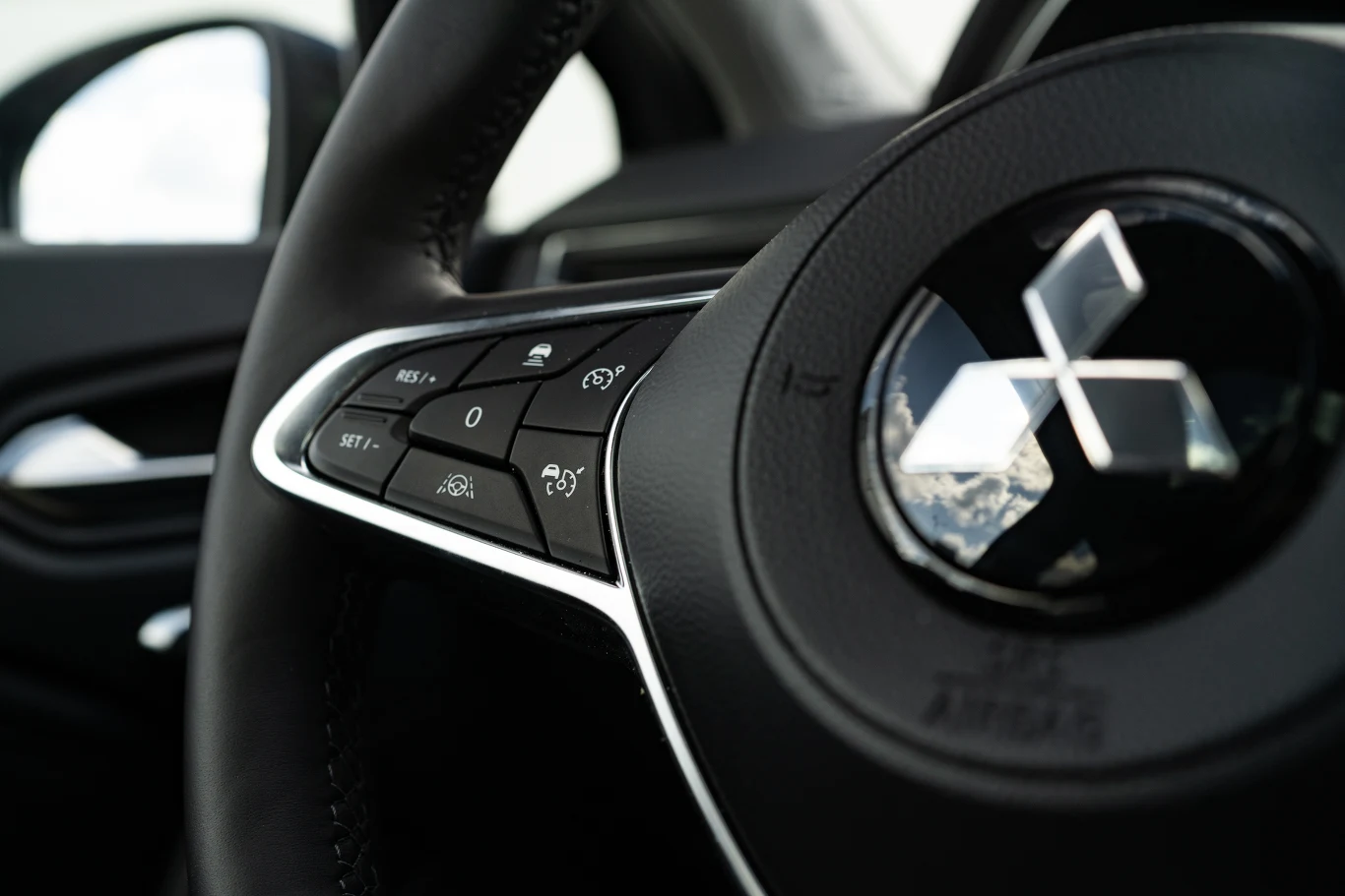 Mitsubishi ASX występuje z najnowszymi systemami wspomagania kierowcy Mi-Pilot Mitsubishi ASX występuje z najnowszymi systemami wspomagania kierowcy Mi-Pilot