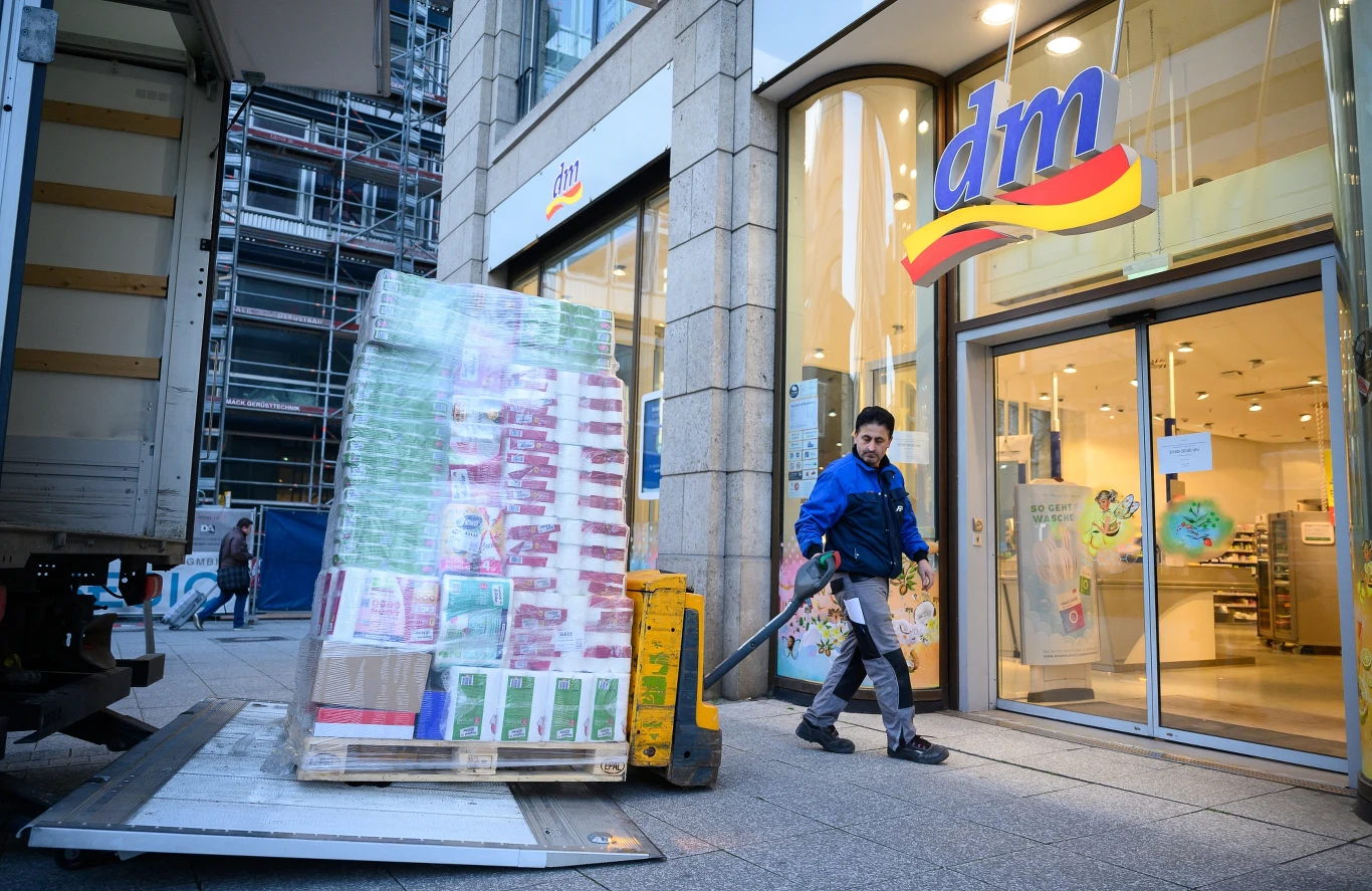 Sieć dm-drogerie markat do końca roku chce podwoić liczbę sklepów w Polsce Sieć dm-drogerie markat do końca roku chce podwoić liczbę sklepów w Polsce