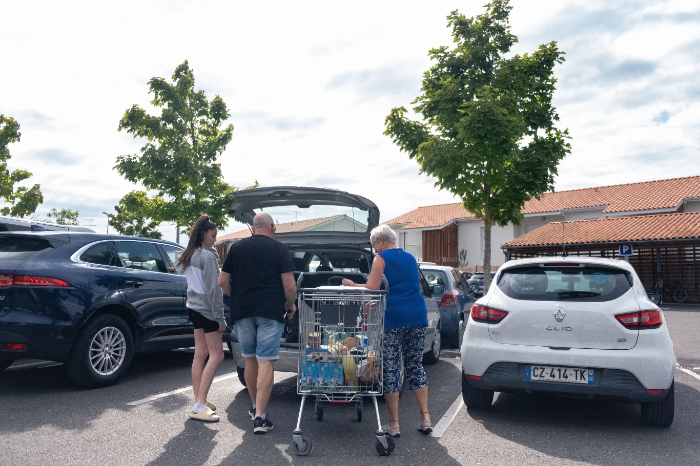 Czesi na zakupach w Polsce. Co najchętniej kupują nasi południowi sąsiedzi? (zdj. ilustracyjne) Czesi na zakupach w Polsce. Co najchętniej kupują nasi południowi sąsiedzi? (zdj. ilustracyjne)