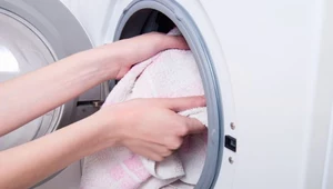 Te błędy podczas prania mogą cię sporo kosztować. Zobacz, jak zmniejszyć rachunki 