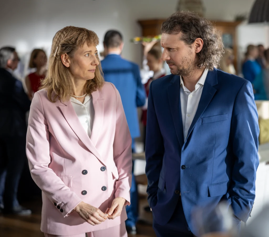 Kadr z serialu "Powrót do życia"