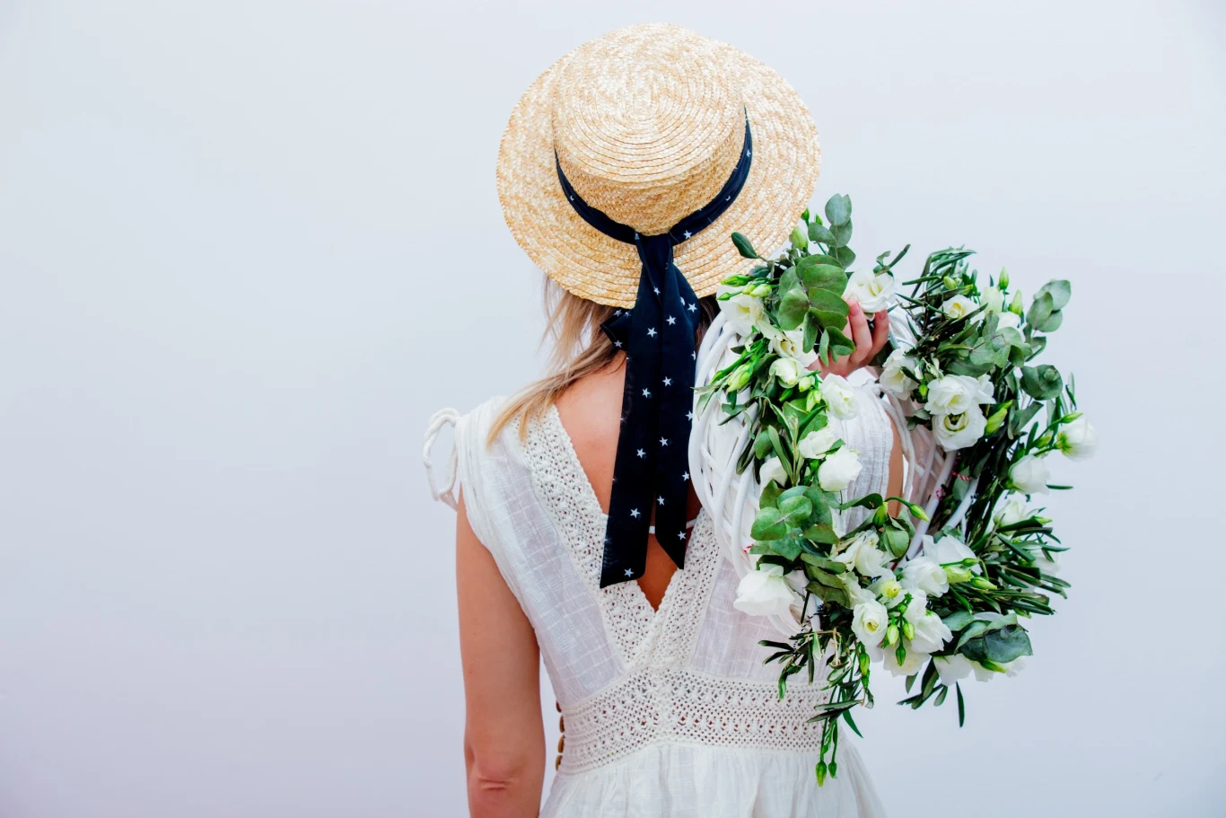 Styl boho będzie królował tego lata. W gronie najgorętszych trendów: ażurowe sukienki