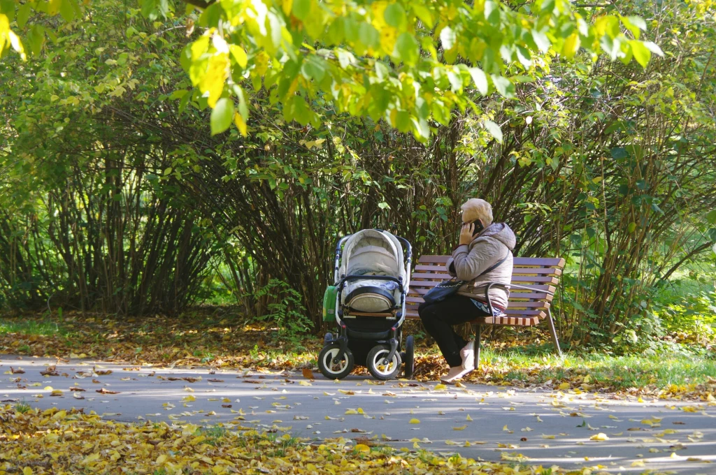 Rodzice prowadzący działalność gospodarczą też mają szansę na "babciowe". Resort rodziny wskazał warunki
