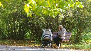 Rodzice prowadzący działalność gospodarczą też mają szansę na "babciowe". Resort rodziny wskazał warunki