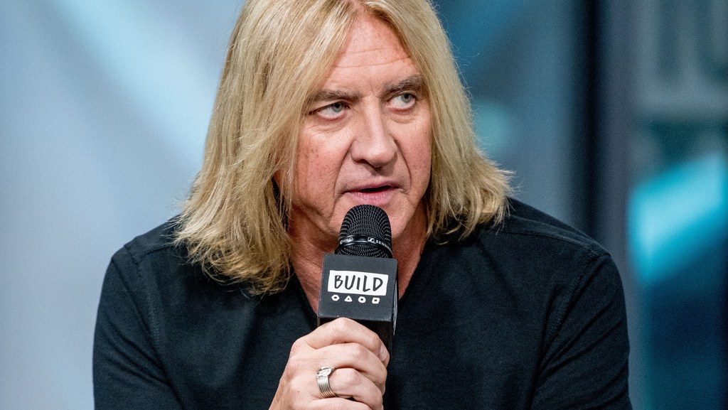 Joe Elliott przestrzegł fanów przed oszustami