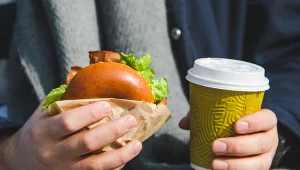 Kanapka z bekonem i kawa z mlekiem i cukrem? Dla serce to kiepski wybór dietetyczny