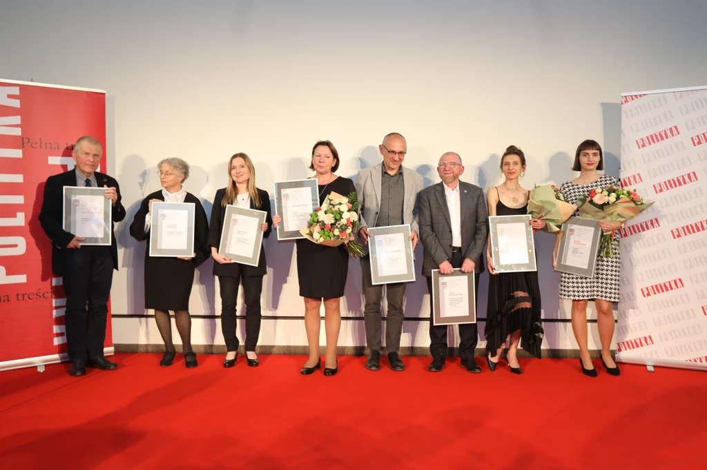 Aleksandra Suława (druga od prawej) w gronie laureatów Nagród Historycznych POLITYKI 2024. Fot. Leszek Zych/Polityka