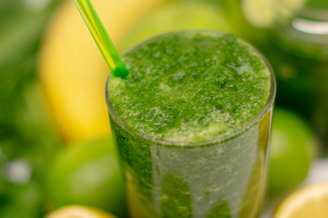 Sok z zielonego jęczmienia to superfood, które idealnie działa na organizm Sok z zielonego jęczmienia to superfood, które idealnie działa na organizm