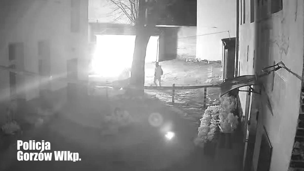 Podpalenie samochodu nagrała kamera monitoringu Podpalenie samochodu nagrała kamera monitoringu
