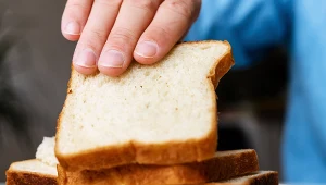 Zamiennikiem chleba z mąki pszennej, może być chleb kukurydziany, który jest odpowiedni nawet dla wrażliwych osób 