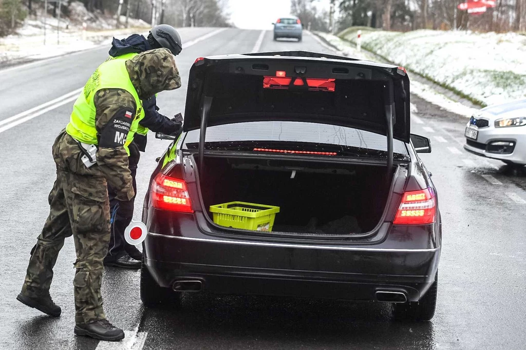 Policja ma prawo zajrzeć do bagażnika, ale na określonych zasadach