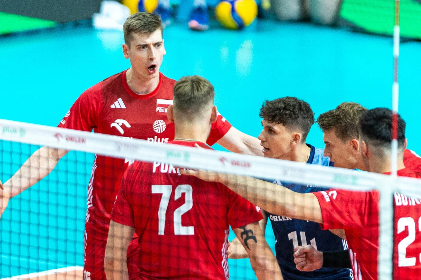 Kamil Semeniuk (z lewej) i siatkarze reprezentacji Polski