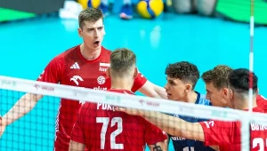 Kamil Semeniuk (z lewej) i siatkarze reprezentacji Polski