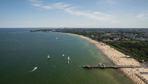 Latające statki w Gdańsku? Kilka obiektów unosiło się nad powierzchnią wody