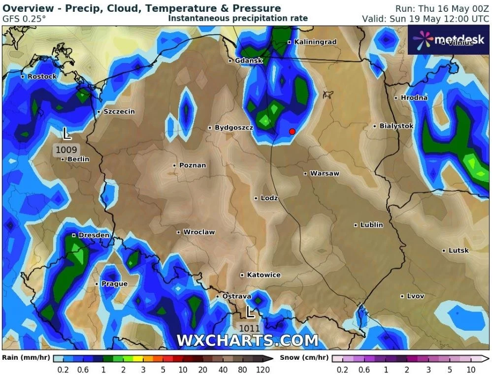 W niedzielę oprócz ulewnego deszczu lokalnie możliwe będą również burze niosące silny wiatr, wiejący z prędkością do 65 km/h
