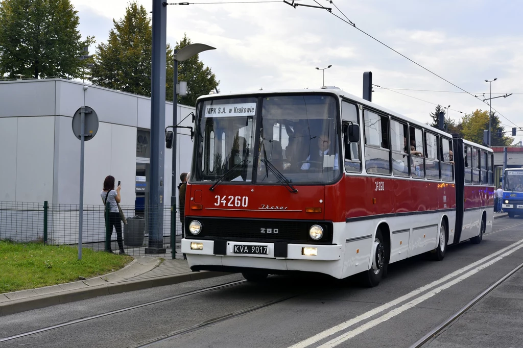 Autobusy na olej napędowy muszą zniknąć z europjskich miast. Od 2035 wszystkie będą bezemisyjne