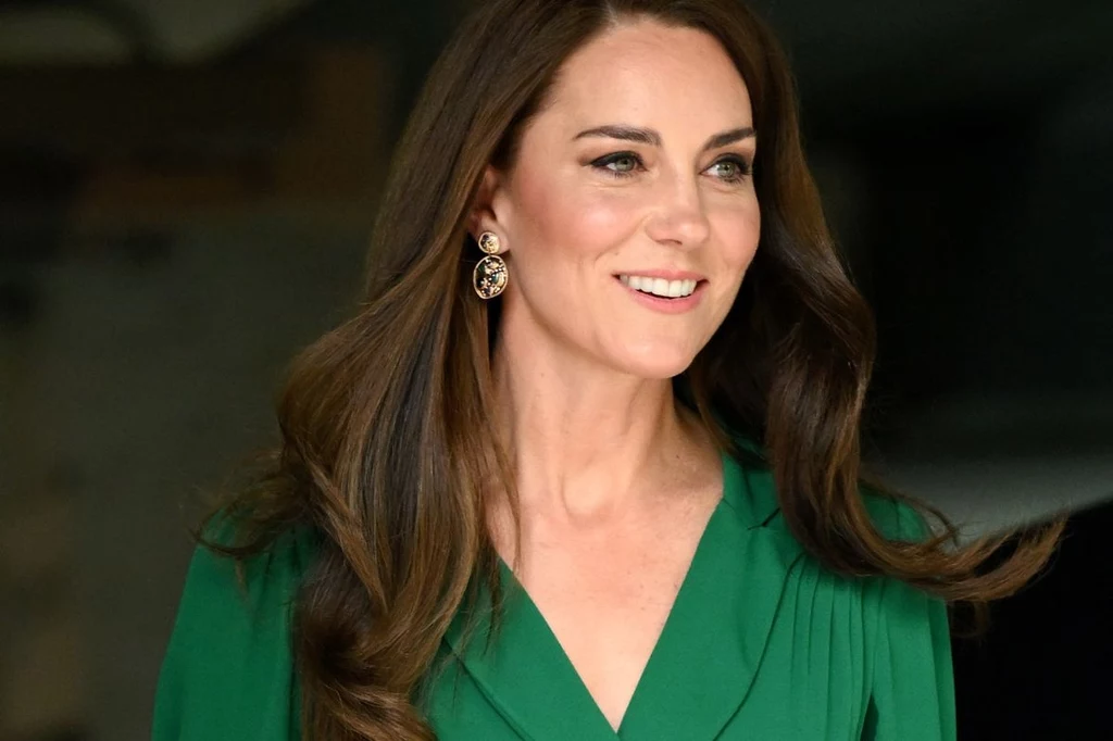 Księżna Kate w letniej, zielonej sukience przyciągała spojrzenia zebranych  