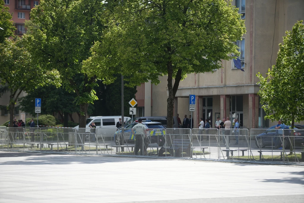 Słowacja. Eksperci o zamachu na Roberta Ficę. Wskazują odpowiedzialnych Słowacja. Eksperci o zamachu na Roberta Ficę. Wskazują odpowiedzialnych
