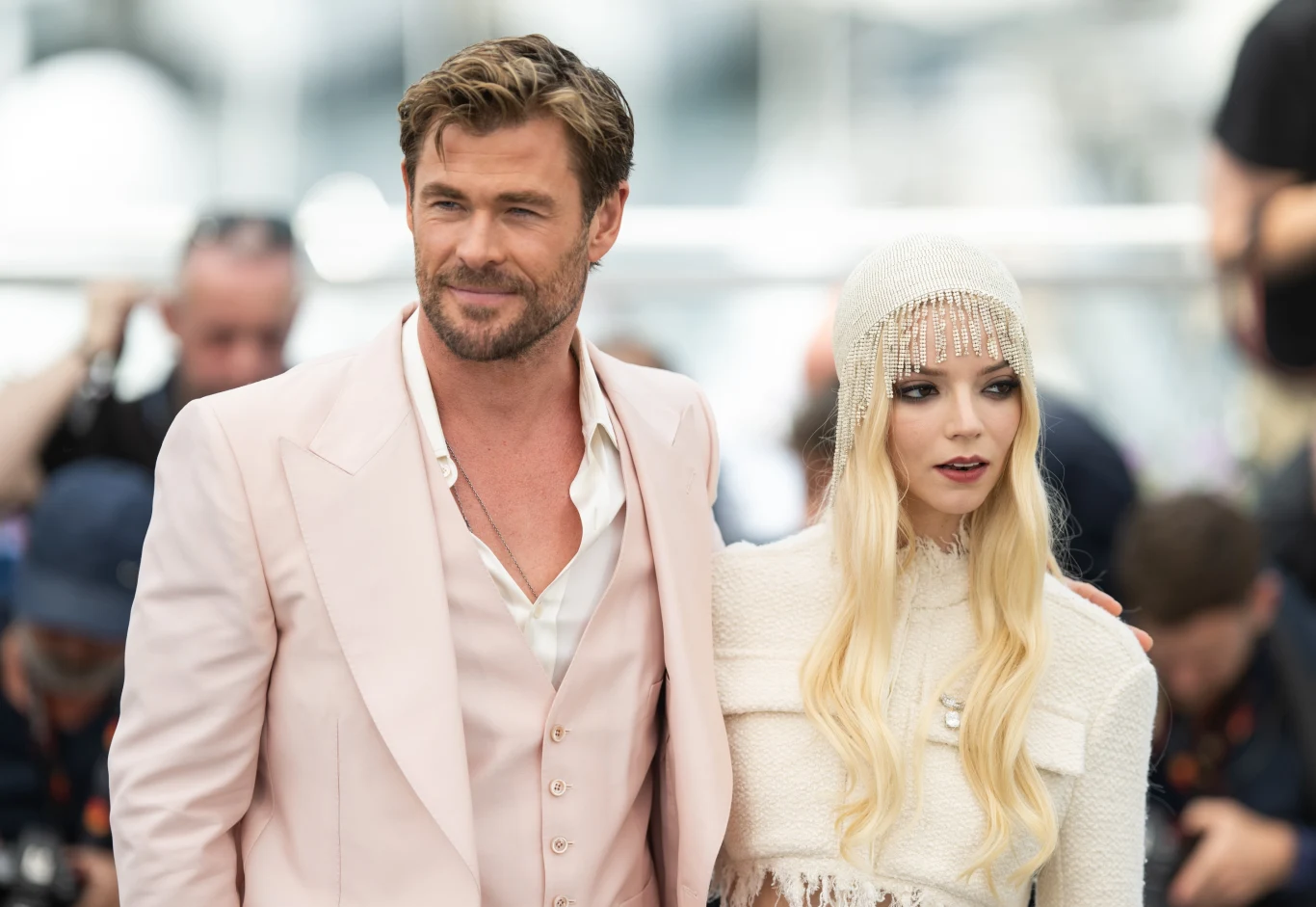 Chris Hemsworth i Anya Taylor-Joy podczas 77. MFF w Cannes Chris Hemsworth i Anya Taylor-Joy podczas 77. MFF w Cannes