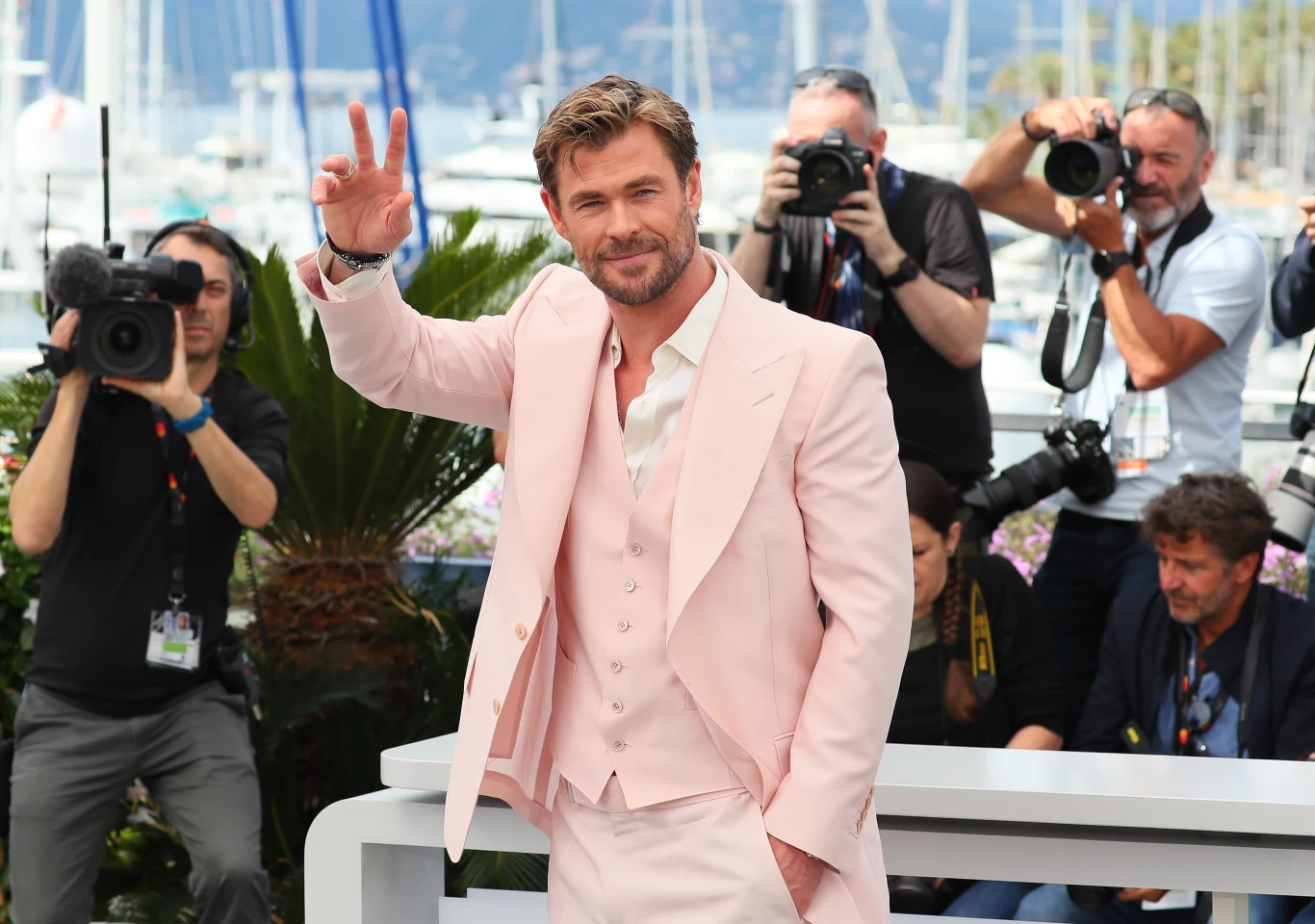 Chris Hemsworth podczas 77. MFF w Cannes Chris Hemsworth podczas 77. MFF w Cannes