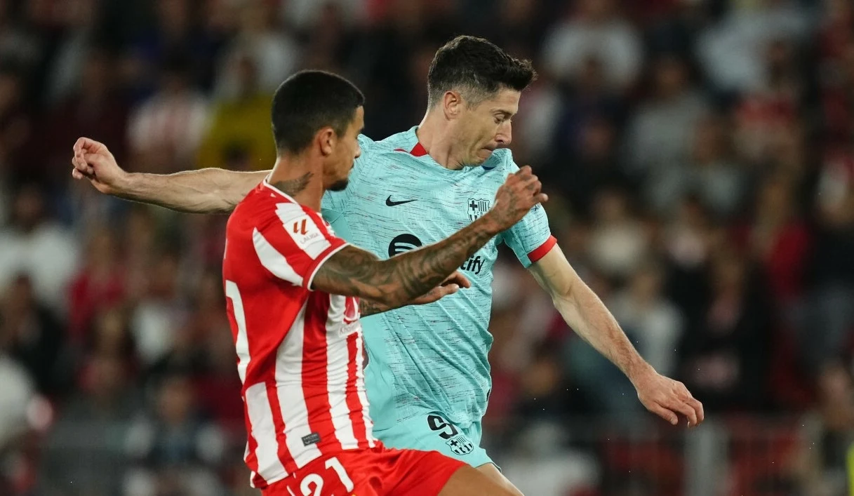 Robert Lewandowski nie pokonał bramkarza Almerii Robert Lewandowski nie pokonał bramkarza Almerii