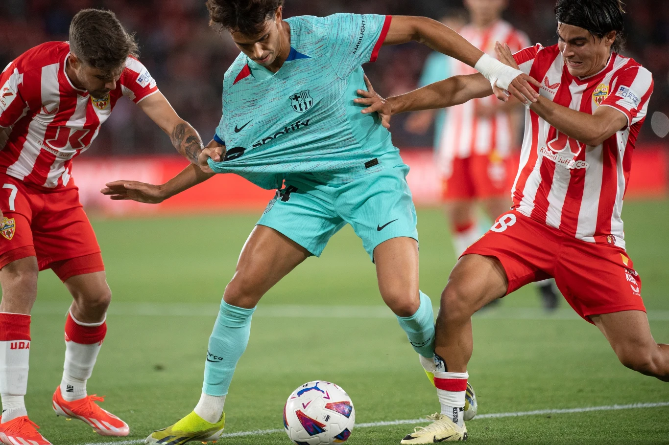 Almeria została zdegradowana już wcześniej, ale tanio skóry nie sprzedała. W tarapatach Joao Felix Almeria została zdegradowana już wcześniej, ale tanio skóry nie sprzedała. W tarapatach Joao Felix