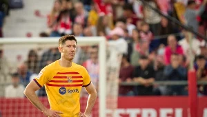 Brutalne ciosy w Lewandowskiego. Hiszpanie nie mają litości