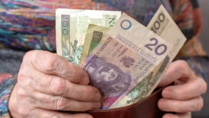 Od 2027 renta wdowia mocno wzrośnie, nadal jednak będzie obowiązywał limit trzykrotności najniższej emerytury