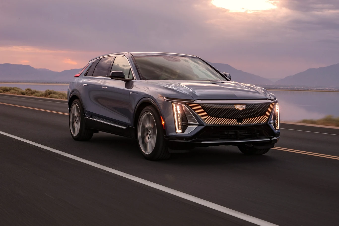 Cadillac Lyriq wjeżdża do Europy. Amerykanie prowadzą internetową sprzedaż wersji AWD.