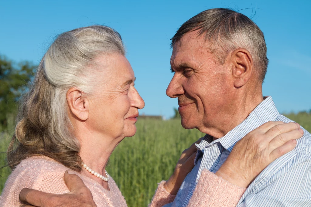 Renta rodzinna jest przyznawana dożywotnio, ale gdy wdowa lub wdowiec osiągną wiek emerytalny, mogą zwrócić się do ZUS z wnioskiem o naliczenie własnej emerytury