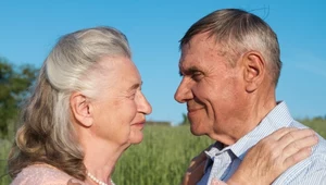 Renta rodzinna jest przyznawana dożywotnio, ale gdy wdowa lub wdowiec osiągną wiek emerytalny, mogą zwrócić się do ZUS z wnioskiem o naliczenie własnej emerytury