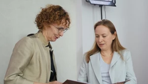 Minister funduszy i polityki regionalnej Katarzyna Pełczyńska-Nałęcz (P) i nowa prezes PARP Katarzyna Duber-Stachurska (L) 