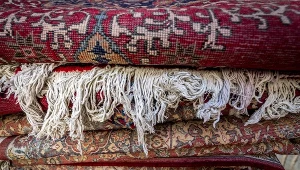 Odstaw odkurzacz. Przed świętami przetrzyj dywan tym, a będzie jak nowy