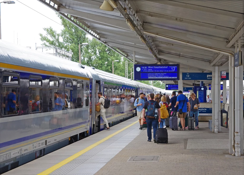PKP Intercity ogłasza nowy rekord. Polacy wybrali w majówkę pociągi. PKP Intercity ogłasza nowy rekord. Polacy wybrali w majówkę pociągi.