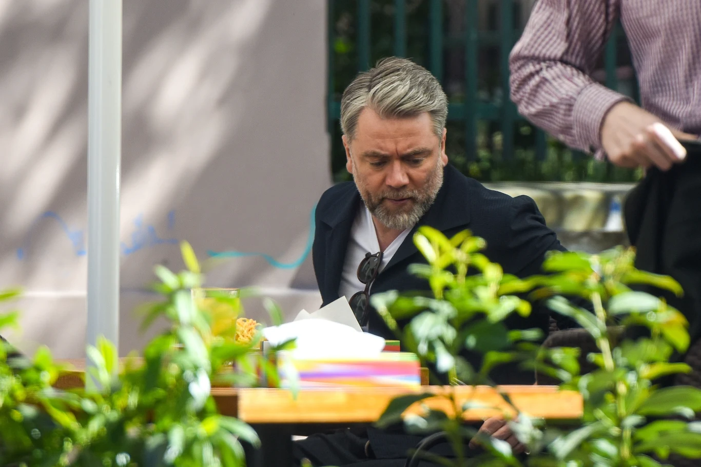 Kuba Badach w barze mlecznym