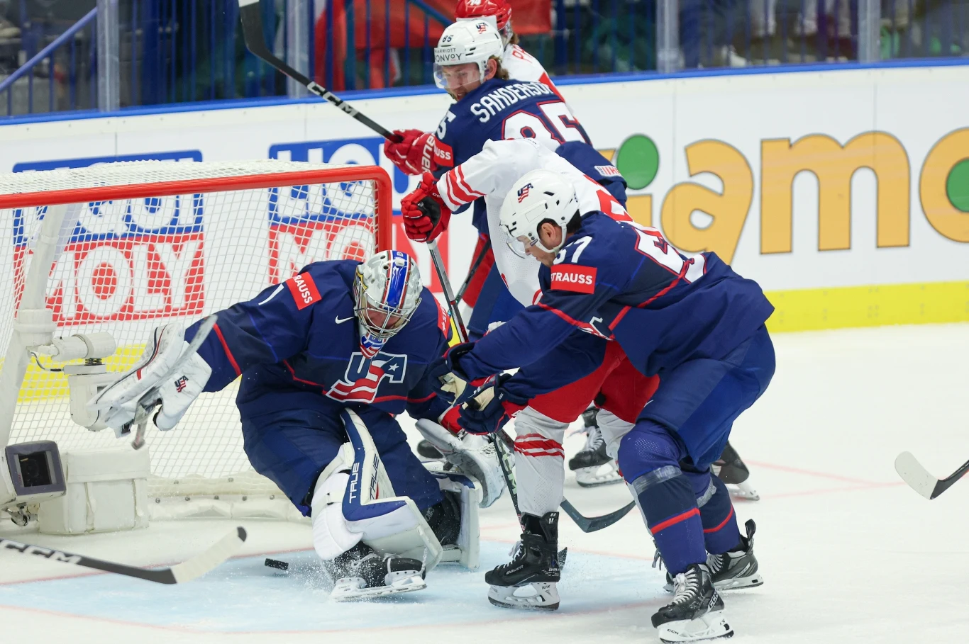 Zamieszanie po amerykańską bramką Zamieszanie po amerykańską bramką