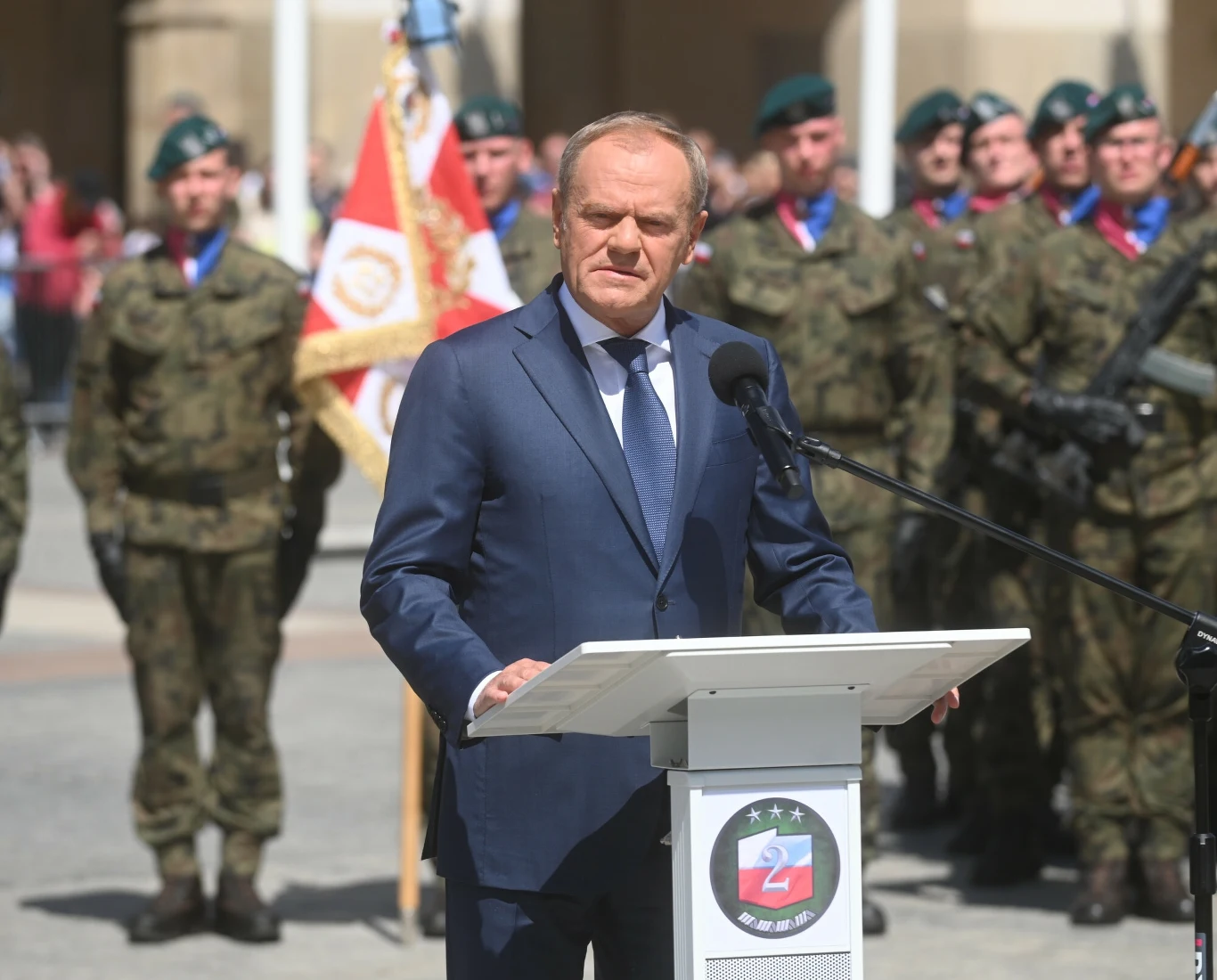 Premier Donald Tusk zapowiedział, że w poniedziałek będę rozmawiał z EBI o finansowaniu komponentu satelitarnego Premier Donald Tusk zapowiedział, że w poniedziałek będę rozmawiał z EBI o finansowaniu komponentu satelitarnego
