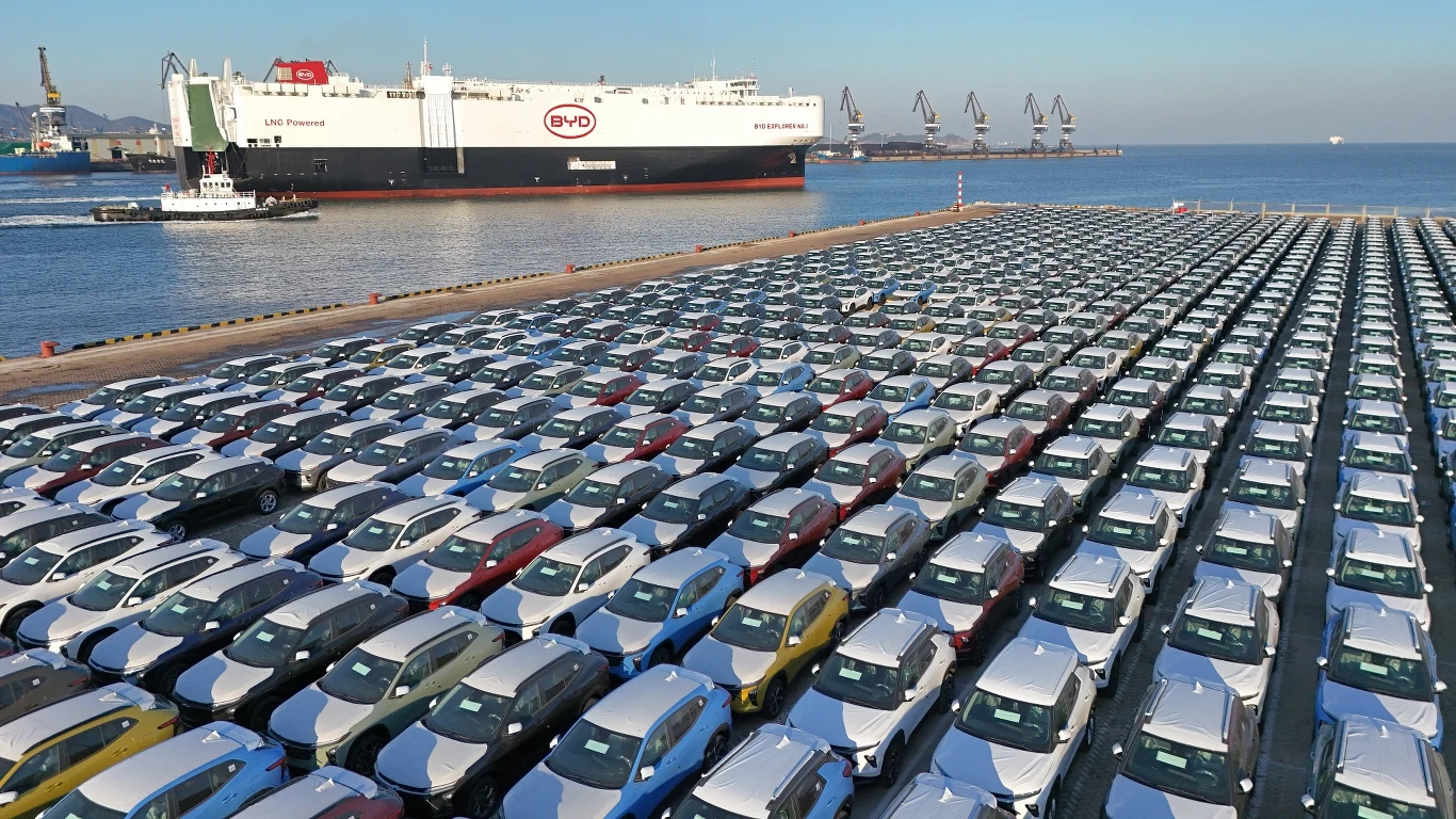 Codziennie do portów w Europie przypływają nowe samochody elektryczne z Chin. Tamtejsze firmy chcą podbić nasz rynek Codziennie do portów w Europie przypływają nowe samochody elektryczne z Chin. Tamtejsze firmy chcą podbić nasz rynek